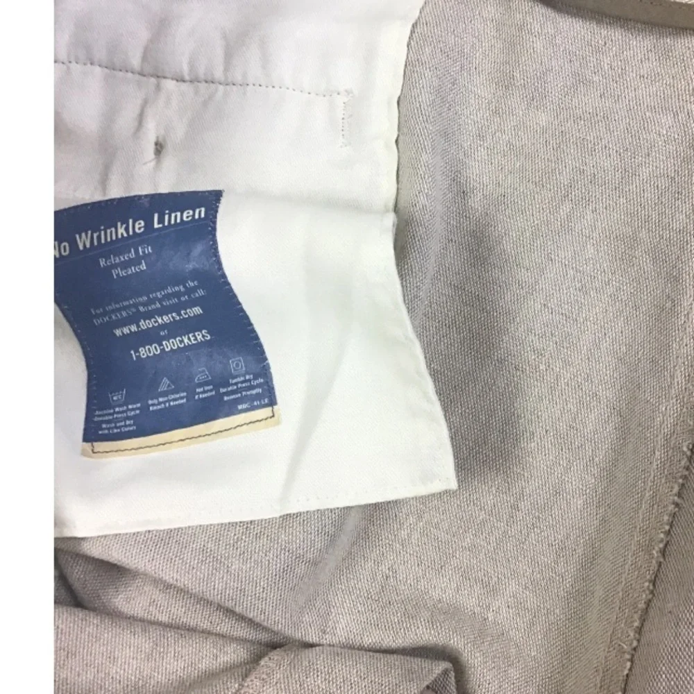 Dockers Khaki Men’s 42x30 No Wrinkle Linen Relaxed Pleated Slacks in Ecru